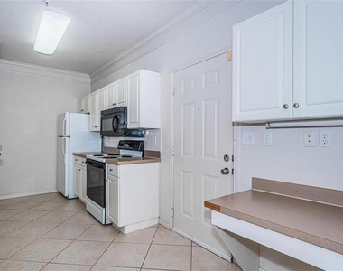 4305 Bayside Village Drive - Photo Thumbnail 6