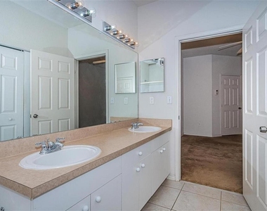 4305 Bayside Village Drive - Photo Thumbnail 11