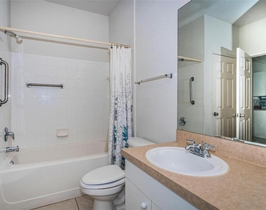 4305 Bayside Village Drive - Photo Thumbnail 13
