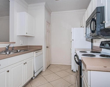 4305 Bayside Village Drive - Photo Thumbnail 8