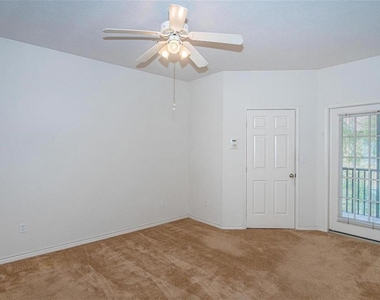 4305 Bayside Village Drive - Photo Thumbnail 5