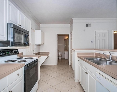4305 Bayside Village Drive - Photo Thumbnail 10