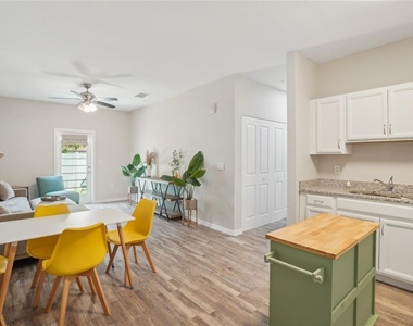 14524 N Nebraska Avenue - Photo Thumbnail 3