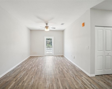 14524 N Nebraska Avenue - Photo Thumbnail 7