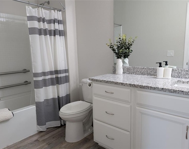 14524 N Nebraska Avenue - Photo Thumbnail 6