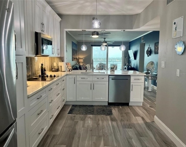 7932 Sailboat Key Boulevard S - Photo Thumbnail 9