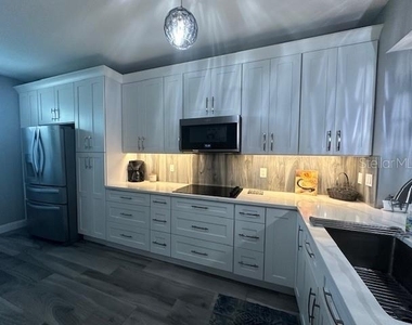 7932 Sailboat Key Boulevard S - Photo Thumbnail 22