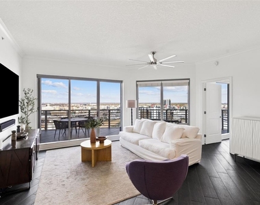 1209 E Cumberland Avenue - Photo Thumbnail 2