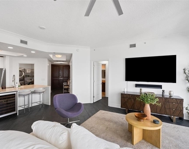 1209 E Cumberland Avenue - Photo Thumbnail 6