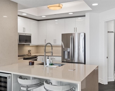 1209 E Cumberland Avenue - Photo Thumbnail 8