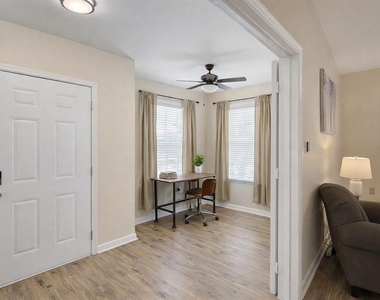 501 S Magnolia Avenue - Photo Thumbnail 10