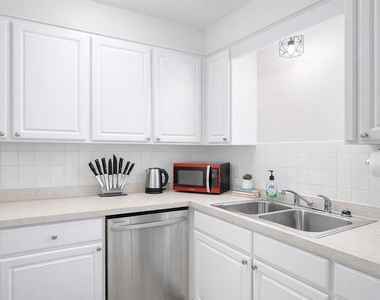 501 S Magnolia Avenue - Photo Thumbnail 15