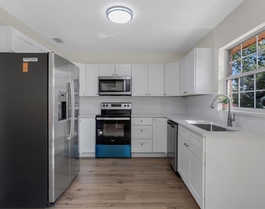 14717 Sunset St - Photo Thumbnail 4