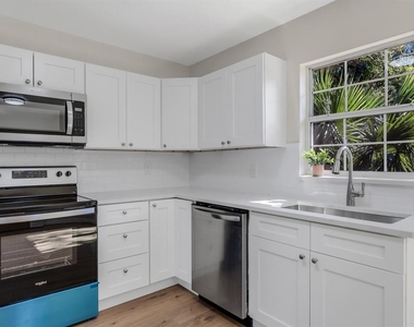 14717 Sunset St - Photo Thumbnail 3