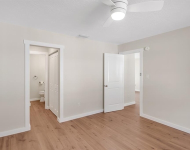 14717 Sunset St - Photo Thumbnail 8