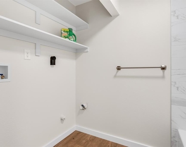 14717 Sunset St - Photo Thumbnail 11