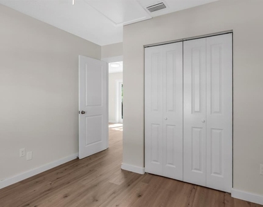 14717 Sunset St - Photo Thumbnail 5