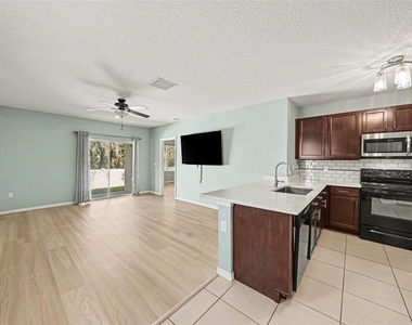 813 Wiltonway Drive - Photo Thumbnail 7