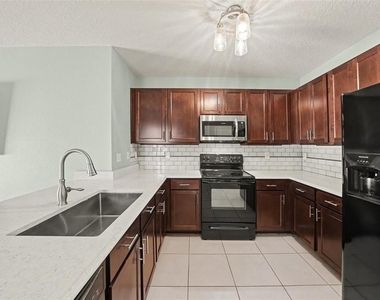 813 Wiltonway Drive - Photo Thumbnail 8