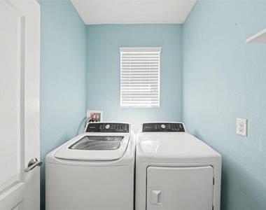813 Wiltonway Drive - Photo Thumbnail 13