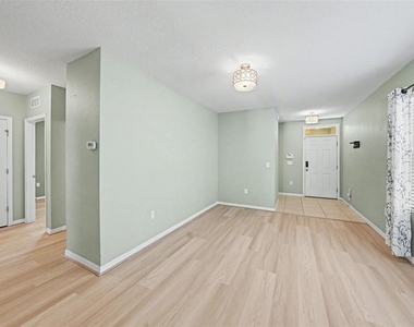 813 Wiltonway Drive - Photo Thumbnail 3
