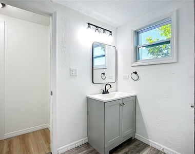 317 Jessica Street S - Photo Thumbnail 10