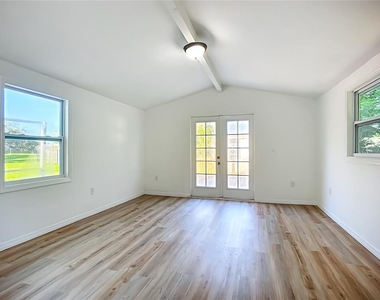 317 Jessica Street S - Photo Thumbnail 14
