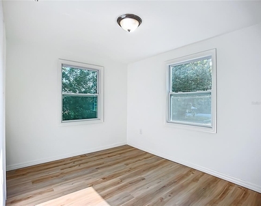 317 Jessica Street S - Photo Thumbnail 4