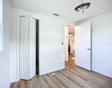 317 Jessica Street S - Photo Thumbnail 12