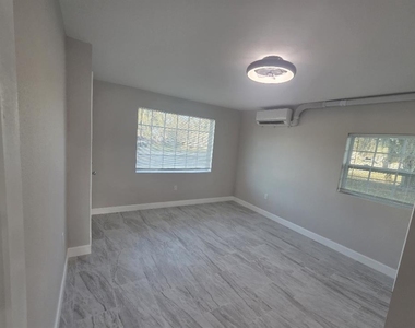 712 S Clyde Avenue - Photo Thumbnail 3