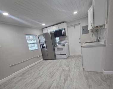 712 S Clyde Avenue - Photo Thumbnail 4