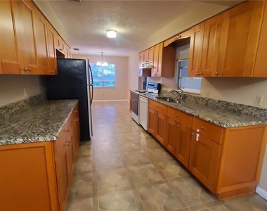 8503 Sw 203rd Court - Photo Thumbnail 4