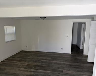 12599 Nw 38th Avenue - Photo Thumbnail 4