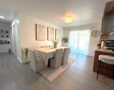 137 N Nowell Street - Photo Thumbnail 5