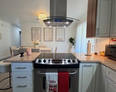 137 N Nowell Street - Photo Thumbnail 6