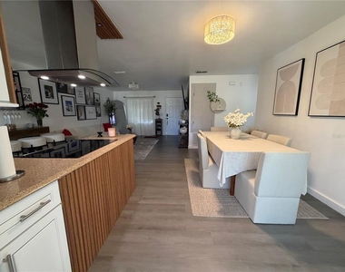137 N Nowell Street - Photo Thumbnail 3