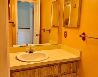 6264 Sw 8th Place - Photo Thumbnail 14