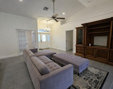 1440 Graham Circle - Photo Thumbnail 8