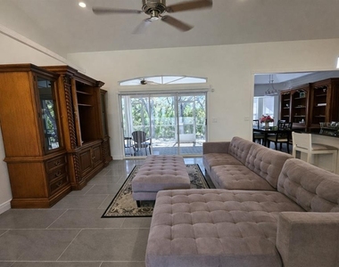 1440 Graham Circle - Photo Thumbnail 9