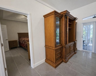 1440 Graham Circle - Photo Thumbnail 10