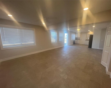 322 Lasayette Drive Ne - Photo Thumbnail 5