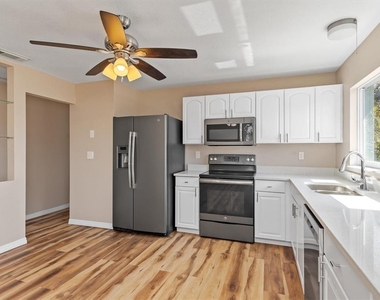 18019 Avonsdale Circle - Photo Thumbnail 8