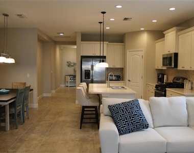 12749 Coastal Breeze Way - Photo Thumbnail 10