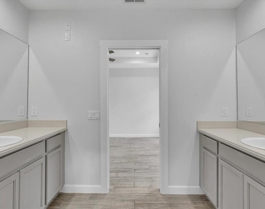 11790 Forest Park Circle - Photo Thumbnail 33