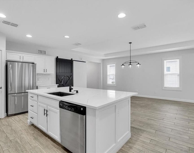 11790 Forest Park Circle - Photo Thumbnail 11