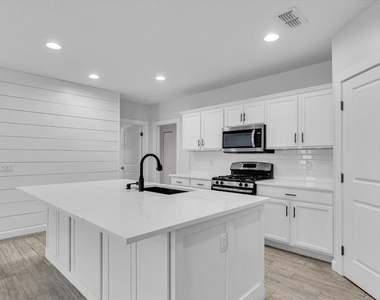 11790 Forest Park Circle - Photo Thumbnail 12