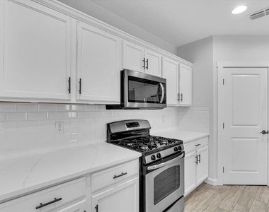11790 Forest Park Circle - Photo Thumbnail 16