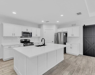 11790 Forest Park Circle - Photo Thumbnail 21