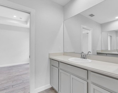 11790 Forest Park Circle - Photo Thumbnail 35