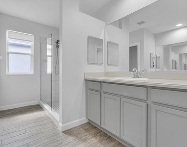 11790 Forest Park Circle - Photo Thumbnail 32